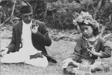 Pandit Ratna Kaji Vajracharya teaching Green Tara Mudras (c.1975)